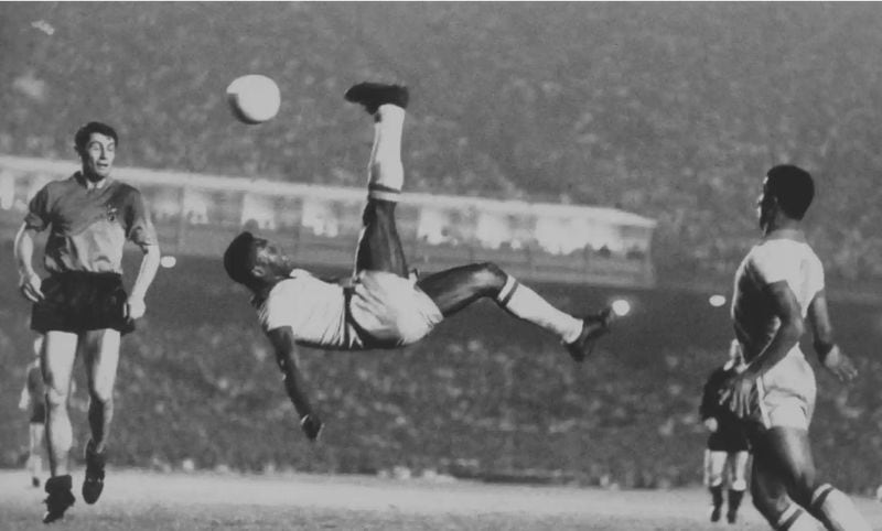 Pelé là một trong những cầu thủ bóng đá vĩ đại